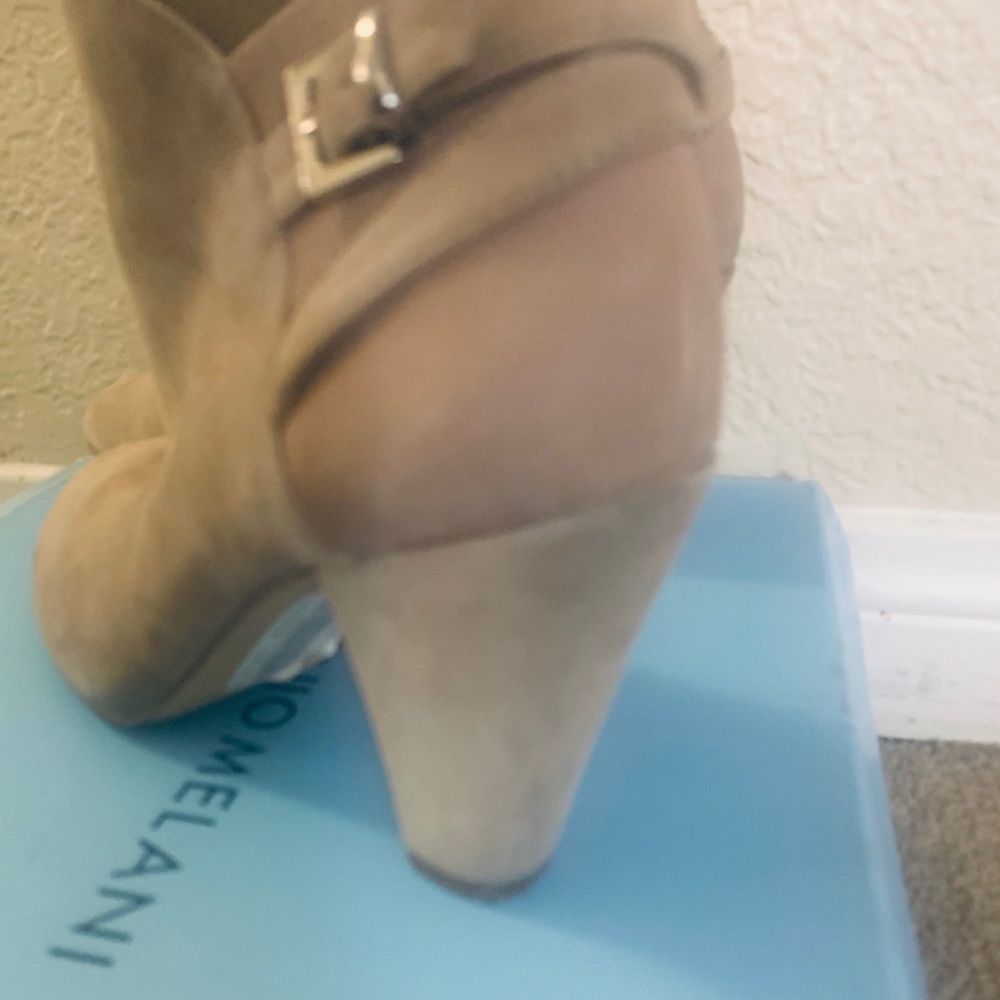 Boots - Picture 3 of 5
